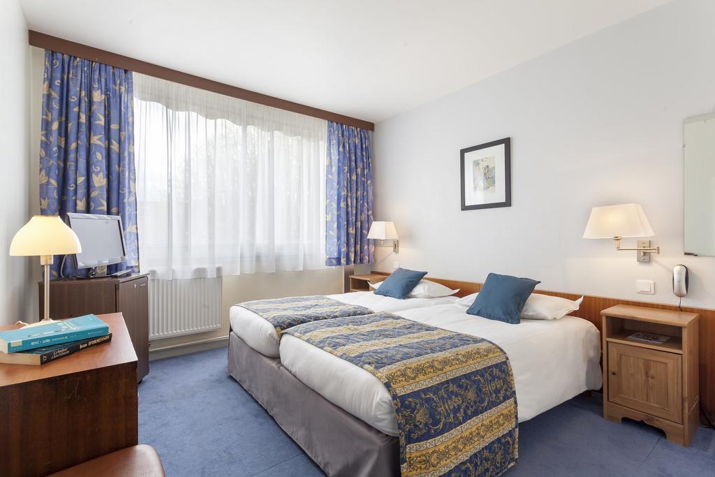 Aerotel Versailles Saint Cyr - L'Etape Du Silence Room photo